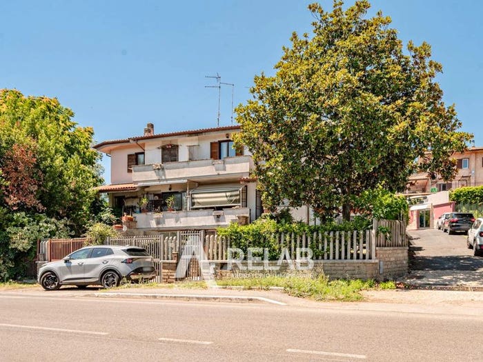 Casa quadrilocale in vendita in Via della Stazione, Oriolo Romano