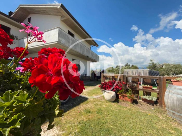 Casa quadrilocale in vendita in Contrada Collina, Nocciano