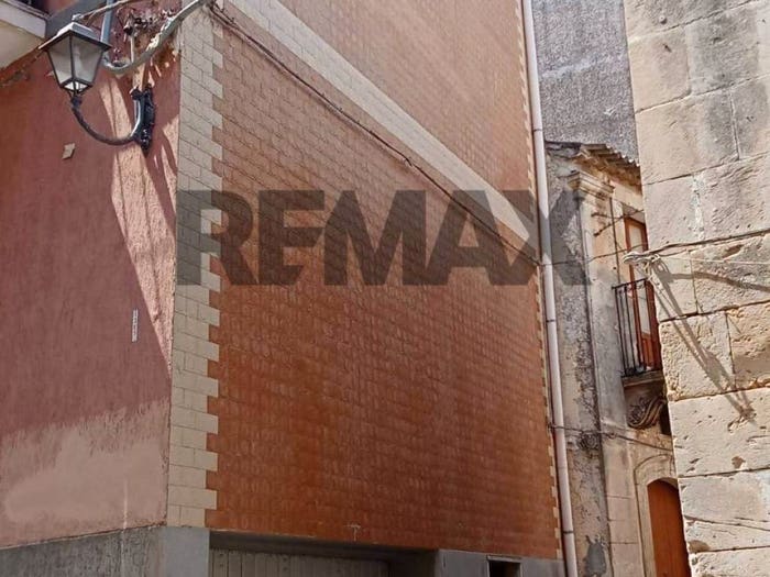 Casa con 6 locali in vendita in via messina, Centro, Melilli