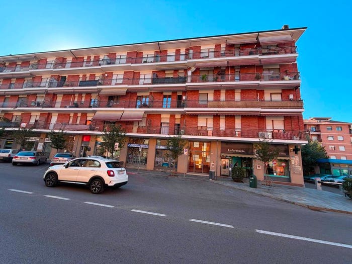 Appartamento trilocale in vendita in Corso Piave, Borgo Piave Corso Europa Zona Ferrero, Alba