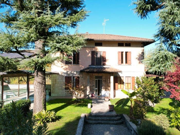 Casa con 5 locali in vendita in Via Vittorio Alfieri, Centro, Credaro