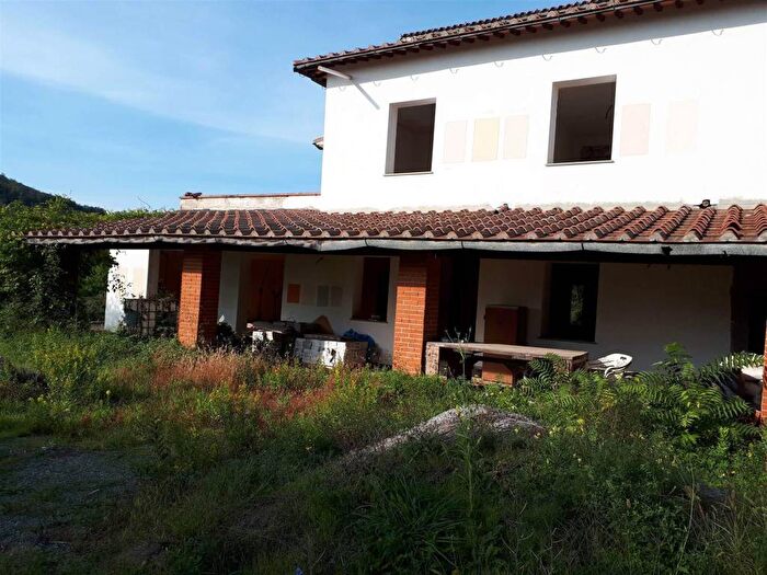 Casa con 6 locali in vendita in Monsummano Terme
