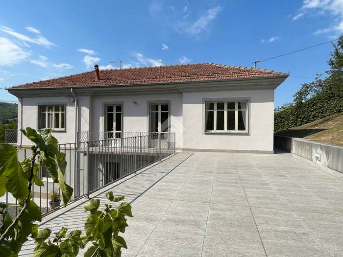 Casa con 6 locali in vendita in PIAZZA Cavour, Canelli
