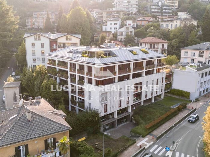 Appartamento trilocale in vendita in Via Bellinzona, Villa Olmo, Como