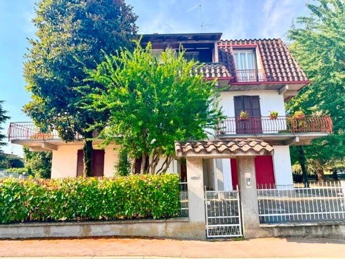 Casa con 6 locali in vendita in Via Don Lazzero, La Fratta, Montechiarugolo