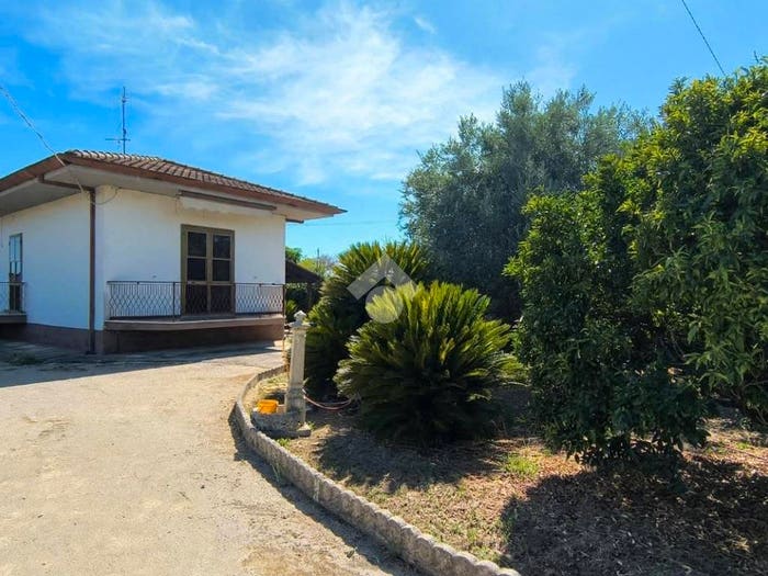 Casa trilocale in vendita in Strada Don Luca, Latina Scalo, Latina