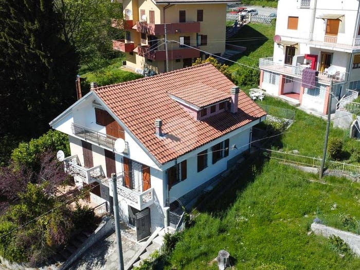 Casa con 6 locali in vendita in Borgata Levrette, Centro, Valgioie