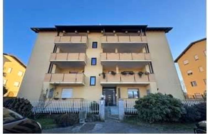 Appartamento trilocale in vendita in Via Mora e Gibin, Centro, Borgomanero