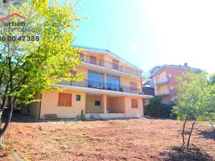 Casa con 6 locali in vendita in Via Madonna Di Pettino, Pettino Cansatessa, L'Aquila