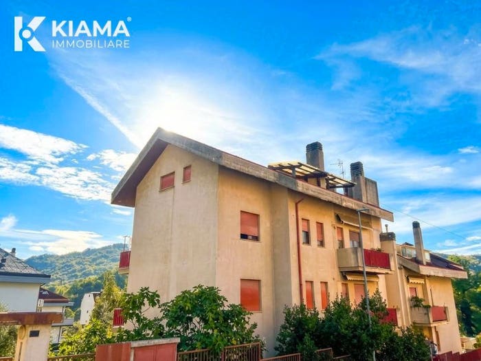 Appartamento quadrilocale in vendita in via cona, Centro, Teramo