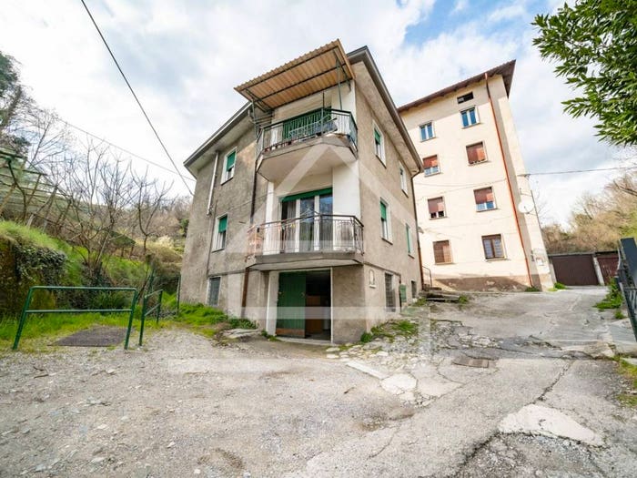 Casa con 6 locali in vendita in Via Valmolina Superiore, Garlate