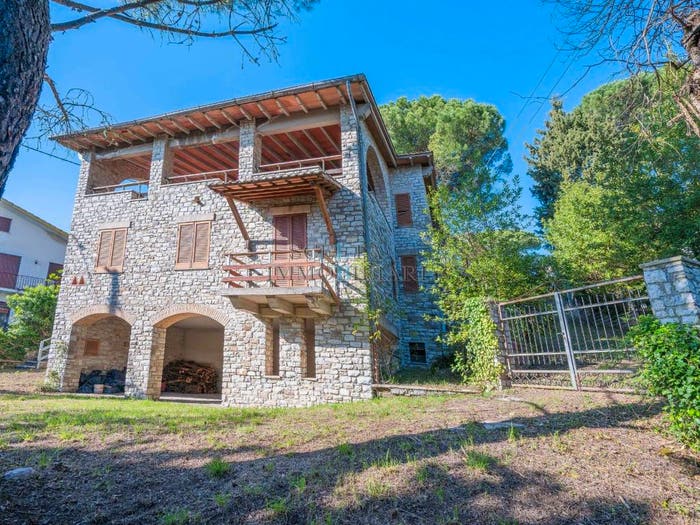 Casa con 5 locali in vendita in Via dello Stradone, Castel Rigone, Passignano sul Trasimeno