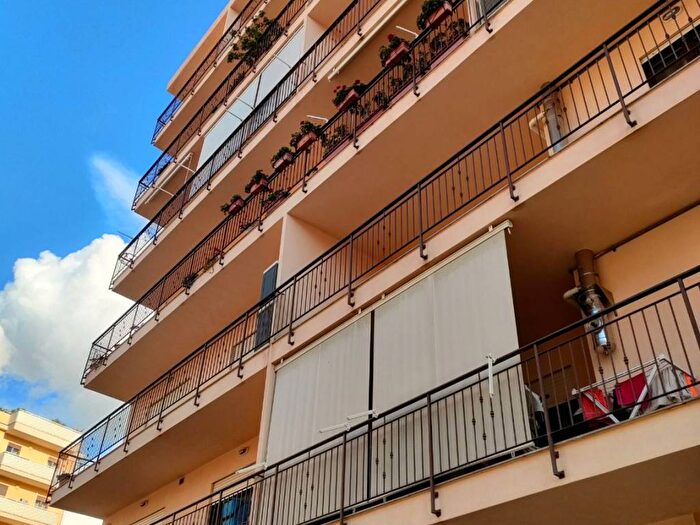 Appartamento quadrilocale in vendita in Via Sbarre Inferiori, Ferrovieri Stadio, Reggio Calabria