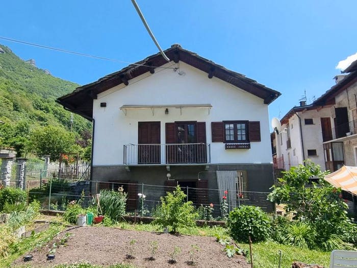 Casa trilocale in vendita in Via Roma, Centro, Lemie