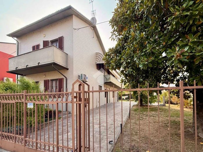 Casa quadrilocale in vendita in Via Sette Martiri, Centro, Portalbera