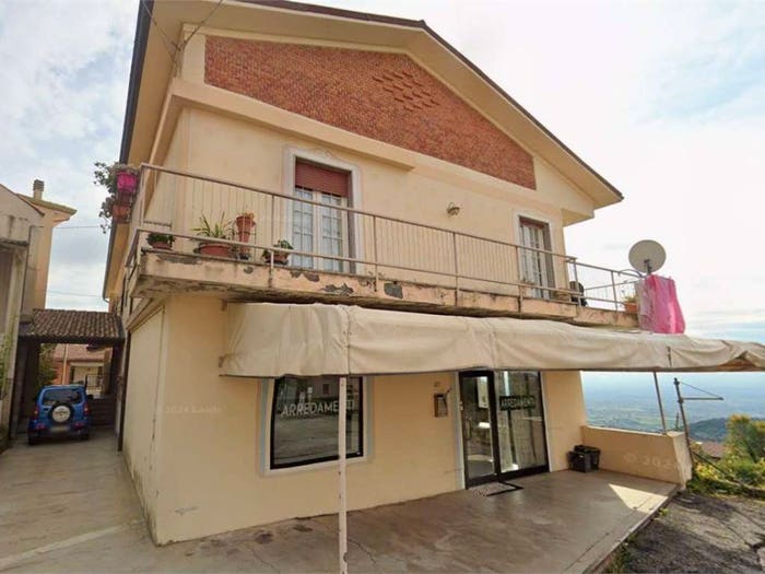 Casa con 6 locali in vendita in Via I maggio, Centro, Serle