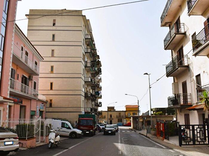 Appartamento trilocale in vendita in Via Nazionale, Centro, Paola
