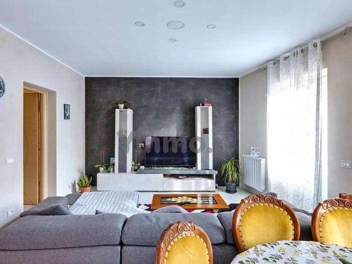 Appartamento trilocale in vendita in Via Domenico De Bernardi, Centro, Besozzo