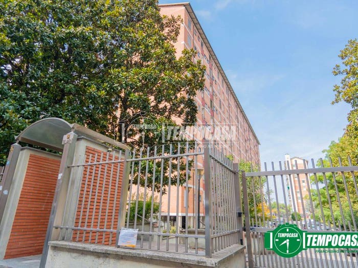 Appartamento quadrilocale in vendita in Via Luigi Chiarelli, Gallaratese, Milano