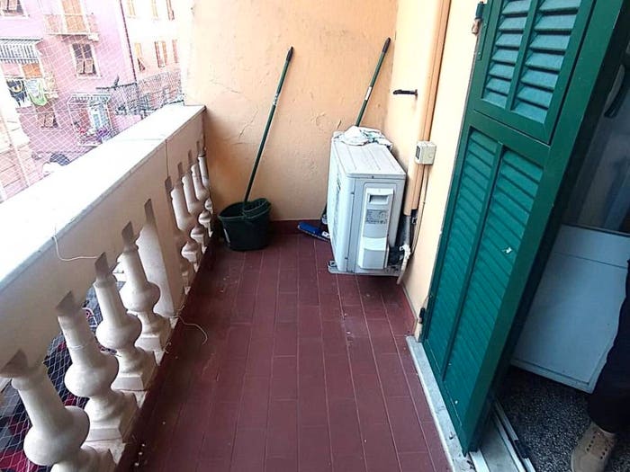 Appartamento quadrilocale in vendita in Via Martiri della Libertà, Pegli, Genova