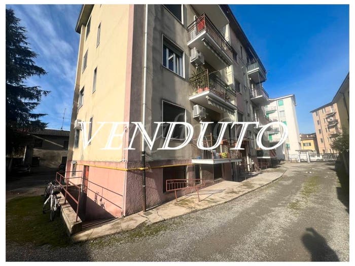 Appartamento bilocale in vendita in Via Montello, Centro, Pessano con Bornago