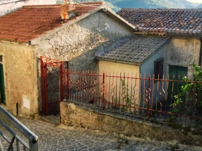 Casa quadrilocale in vendita in Via Oriente, Casalbuono
