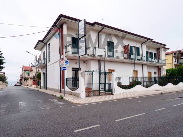 Appartamento trilocale in vendita in Via Magna Grecia, Borgata Marina, Roseto Capo Spulico