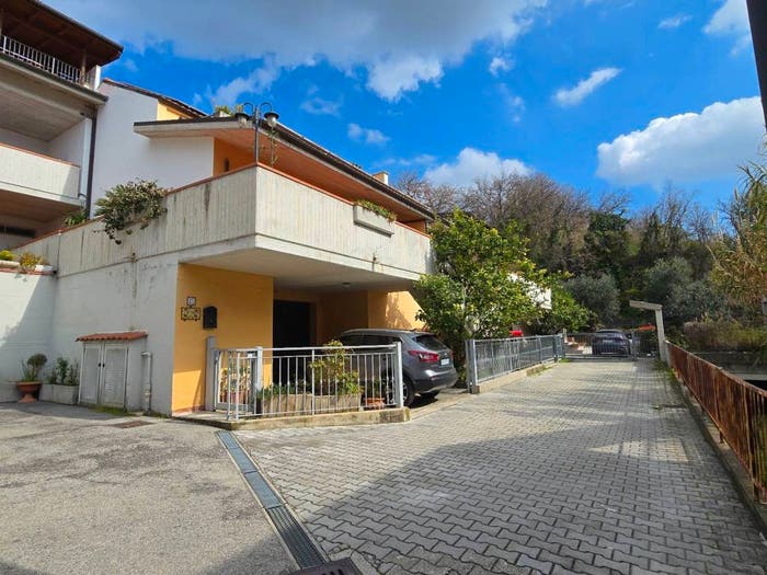 Casa con 6 locali in vendita in Via dei Mirti, Ascoli Piceno