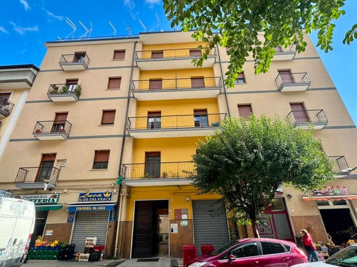 Appartamento con 5 locali in vendita in Via Giosuè Carducci, A Annarumma A Gasperi F Tedesco, Avellino