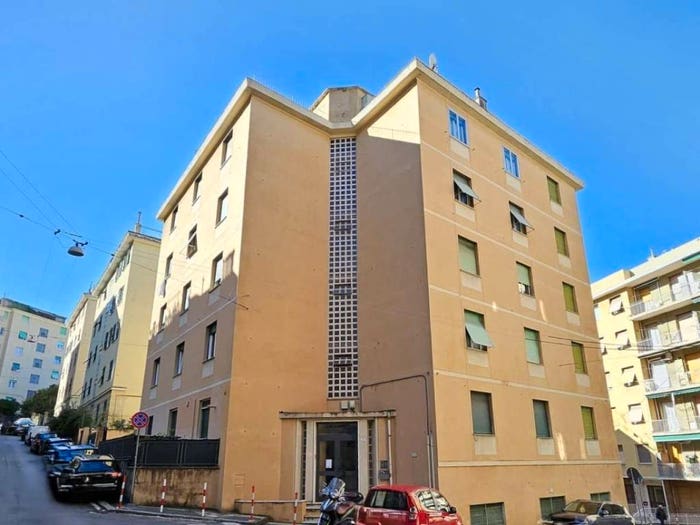 Appartamento quadrilocale in vendita in via Sparta, Sestri Ponente, Genova