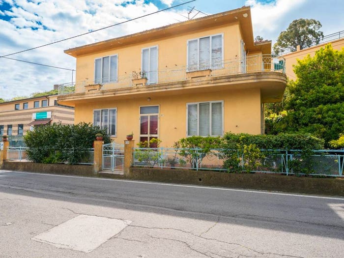 Casa con 6 locali in vendita in Poggio, Sanremo