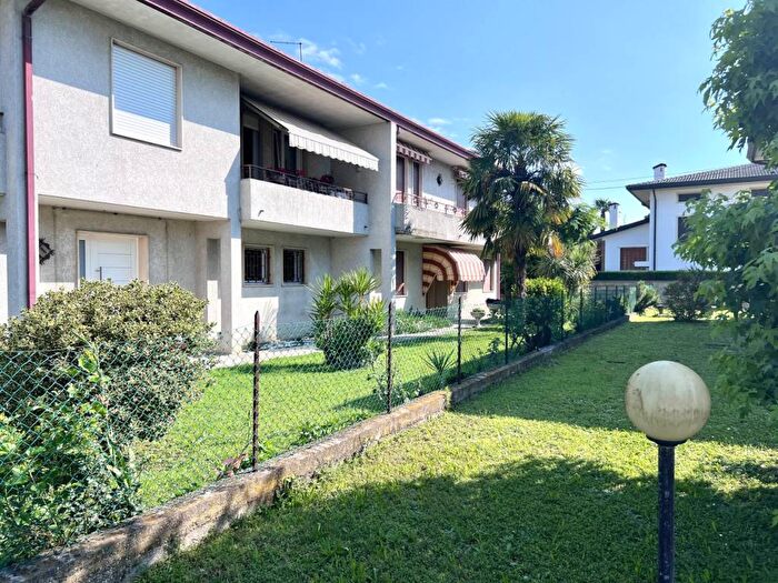 Casa con 6 locali in vendita in Via Roma, Codevigo