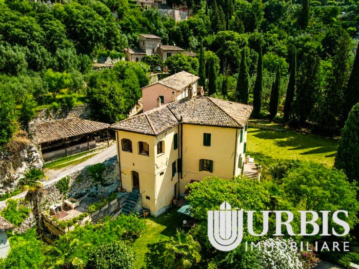 Casa con 6 locali in vendita in Via Fontevecchia, Centro, Spello