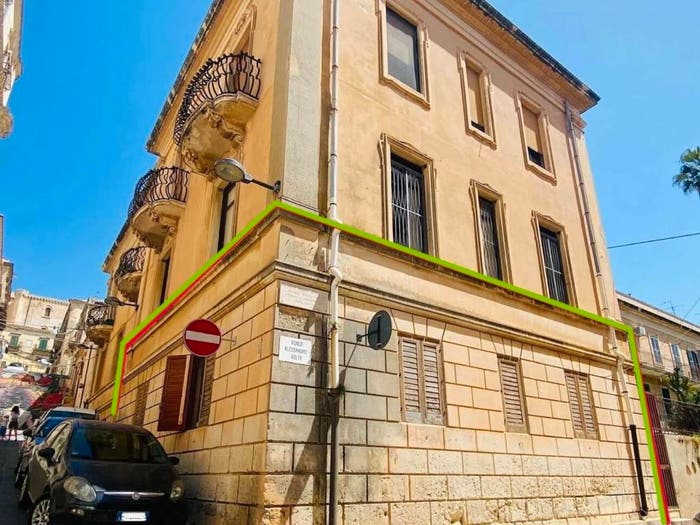 Appartamento quadrilocale in vendita in Via Camillo Benso Conte Di Cavour SNC, Centro, Noto