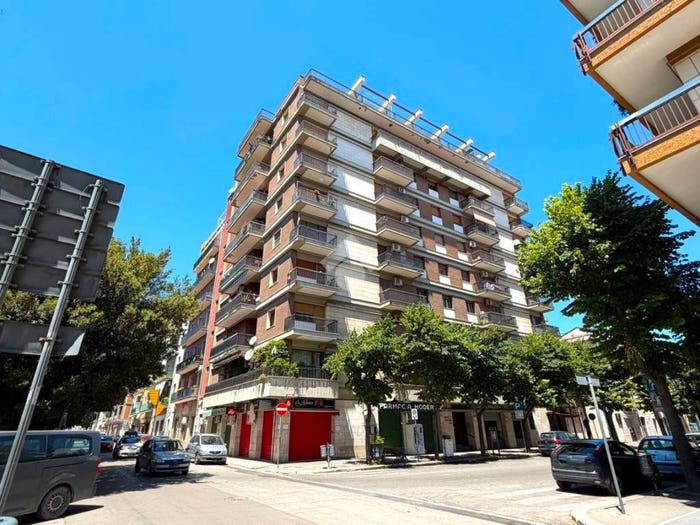 Appartamento con 5 locali in vendita in Corso Pietro Giannone, Immacolata, Foggia