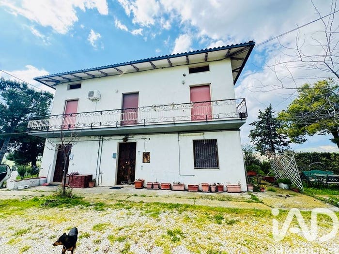 Casa con 6 locali in vendita in Via CHIARETO EST, Bellante