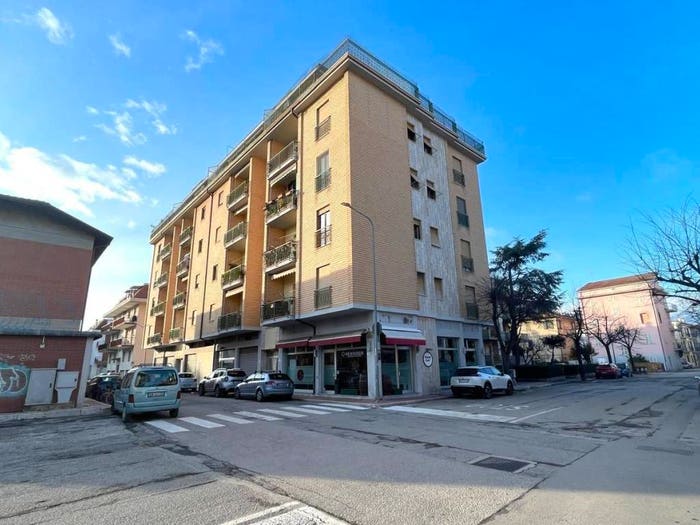 Appartamento trilocale in vendita in VIA CRIVELLI, Centro, Grottammare