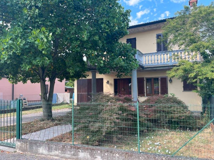 Casa quadrilocale in vendita in Via Monticelli, Chignolo Po