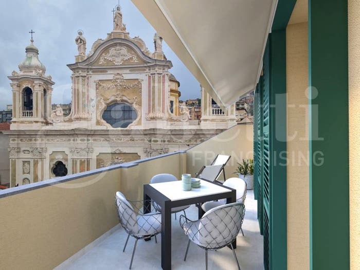 Appartamento con 5 locali in vendita in via Roma, Centro, Finale Ligure