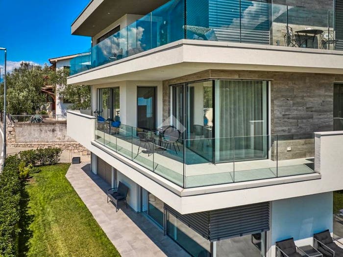 Appartamento quadrilocale in vendita in Via Navene Vecchia, Centro, Malcesine