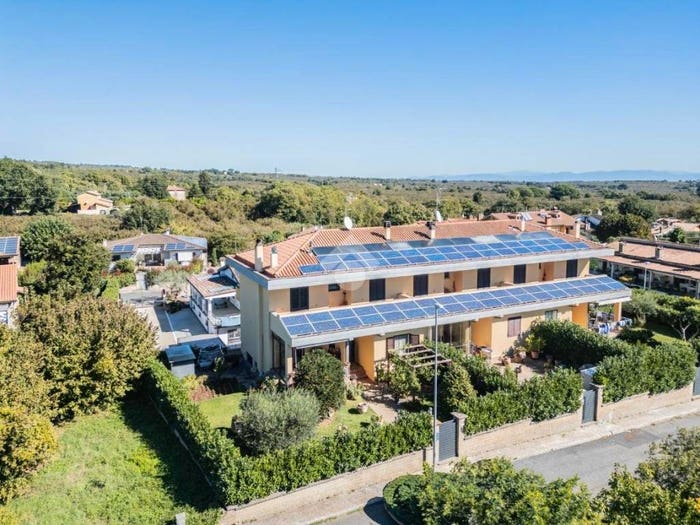 Casa con 6 locali in vendita in Via alessandro manzoni, Centro, Capranica
