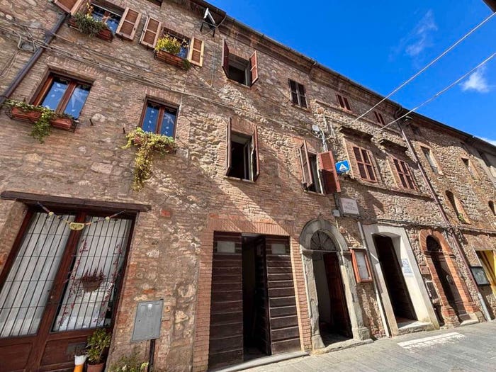 Casa con 6 locali in vendita in Piazza della Repubblica, Centro, Ficulle