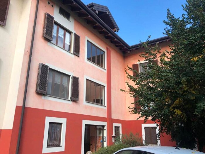 Appartamento trilocale in vendita in Via Patrioti, Centro, Ossona