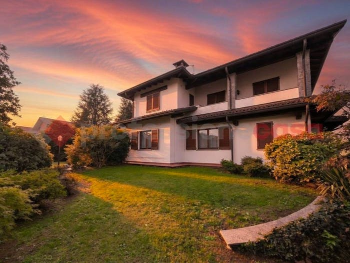 Casa con 6 locali in vendita in via sant'antonio, Centro, Parabiago