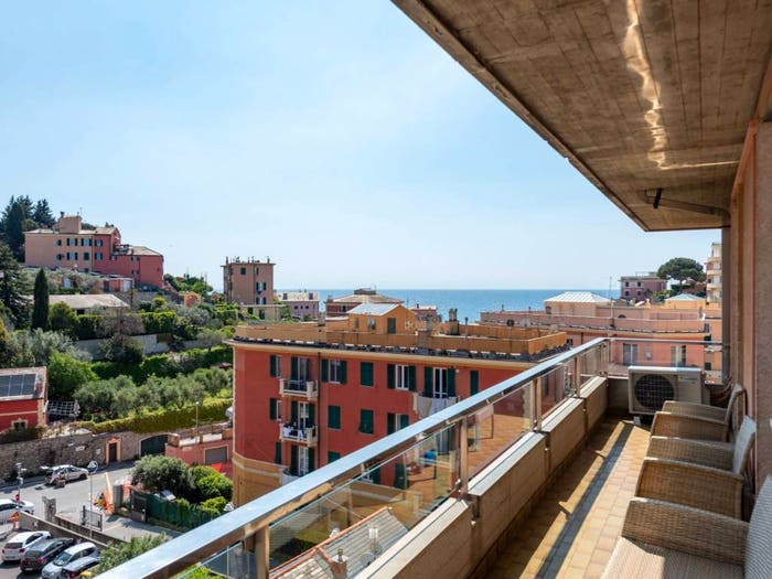 Appartamento quadrilocale in vendita in Via Orlando, Sturla, Genova
