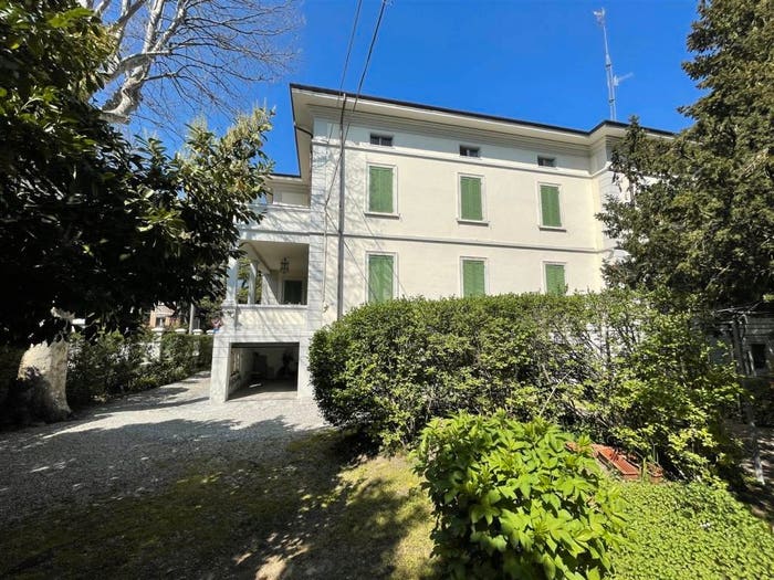 Casa con 6 locali in vendita in Via Linati, Centro Storico, Parma