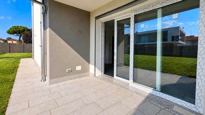 Appartamento trilocale in vendita in via santa chiara, Azzano San Paolo