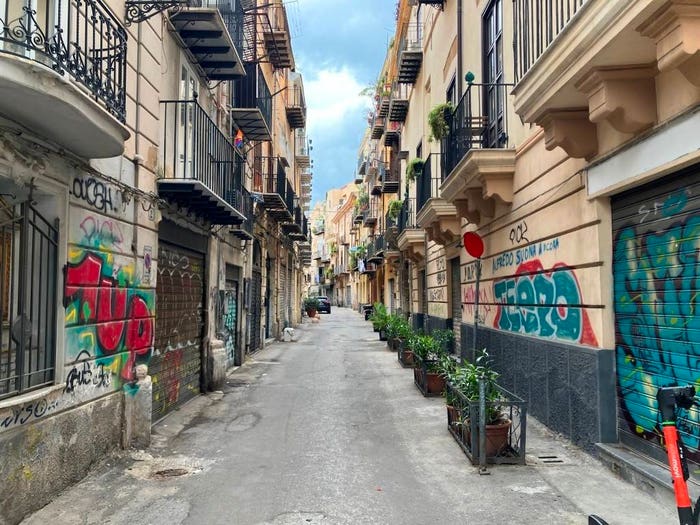 Appartamento con 5 locali in vendita in Via Ruggero Mastrangelo, Kalsa, Palermo