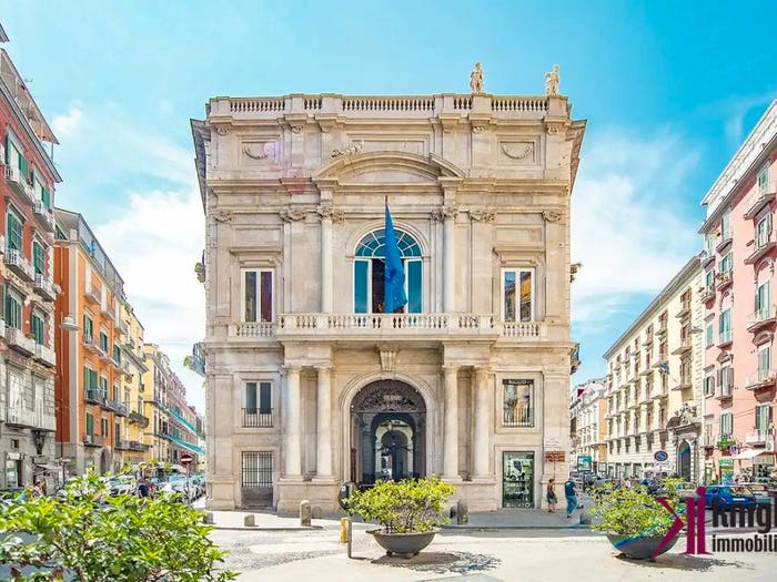 Appartamento quadrilocale in vendita in Piazza Settembre, Centro Storico, Napoli