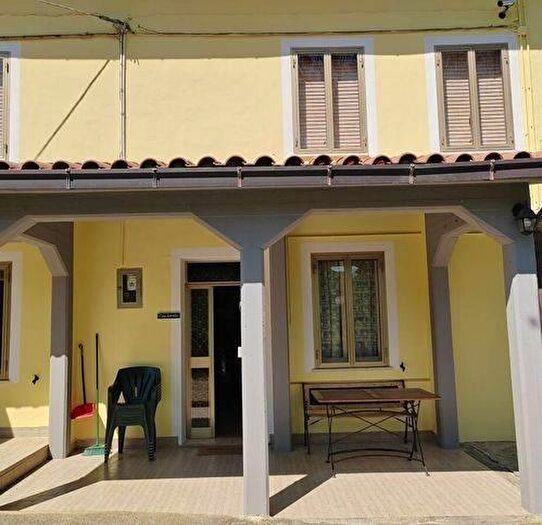 Casa con 5 locali in vendita in Via Piani, Arsita